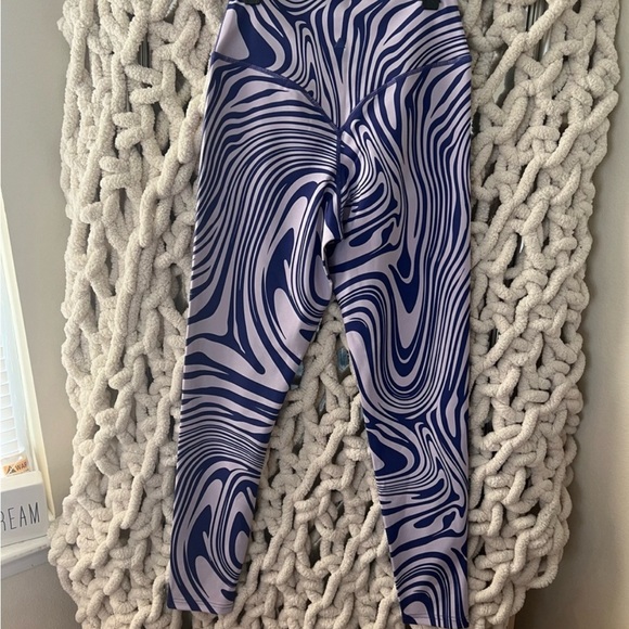Balance/Vitality x Cosmopolitan Purple Psychedelic Swirl Leggings Size: … - Picture 3 of 7